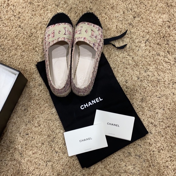 Chanel Espadrilles in Pink Tweed - Picture 2 of 4